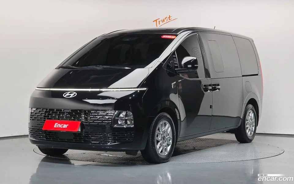 Hyundai Staria 5 2024 — photo 1, buy with delivery to Moscow