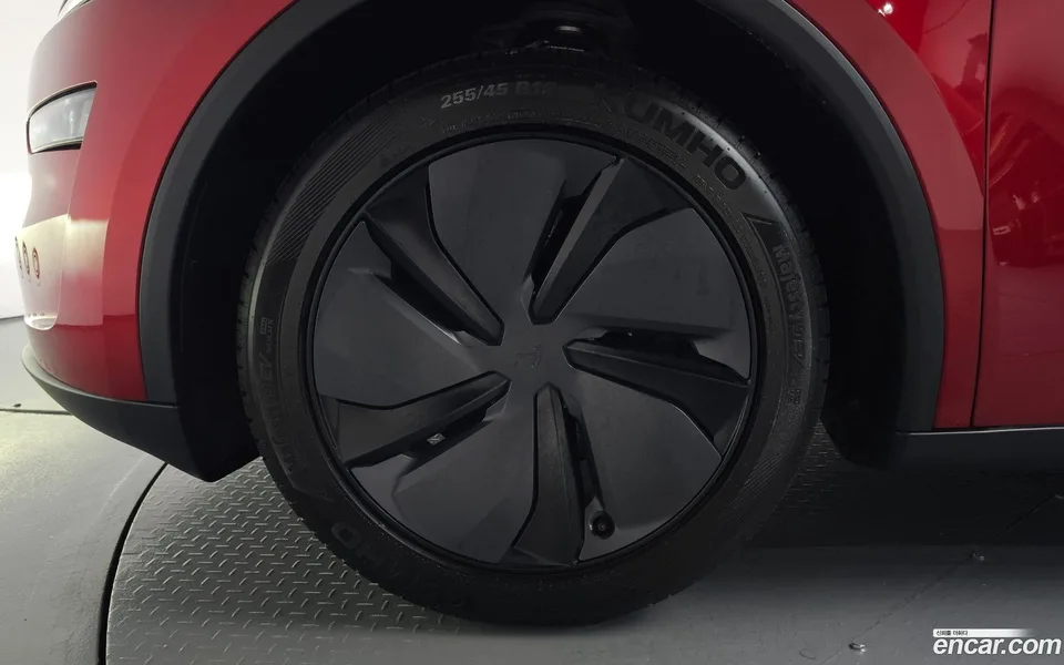 Tesla Model Y RWD 2025 — thumbnail 2