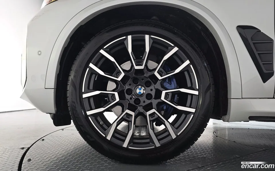 BMW X5 xDrive 40i M 2024 — миниатюра 2