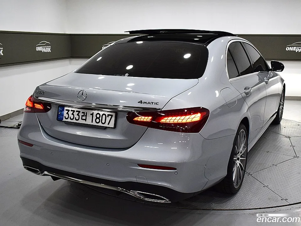 Mercedes-Benz E-Class E350 4MATIC AMG Line 2022 — thumbnail 3