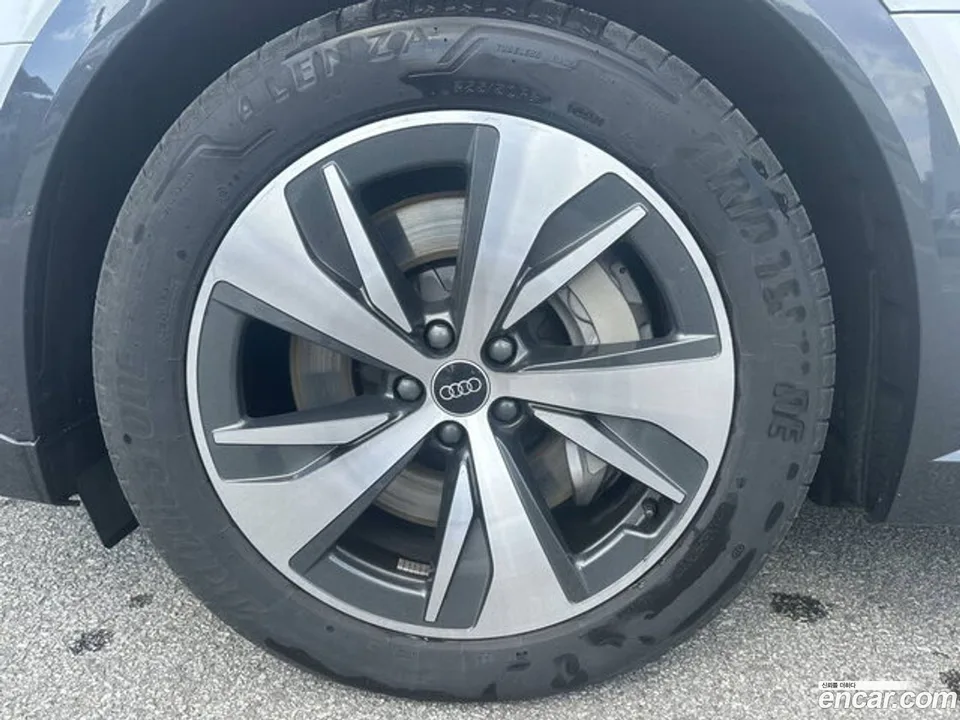 Audi Q8 e-tron 55 2024 — thumbnail 5