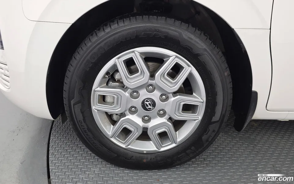 Hyundai Staria 9 2025 — thumbnail 2