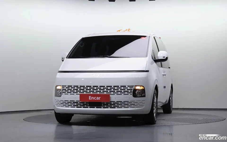 Hyundai Staria 9 2025 — thumbnail 3