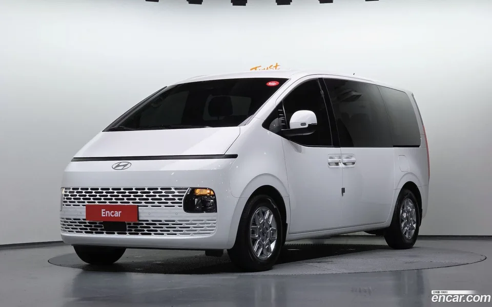 Hyundai Staria 9 2025 — photo 1, buy with delivery to Moscow