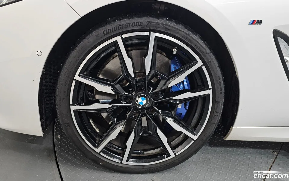BMW 8 Series M850i xDrive 2024 — thumbnail 5
