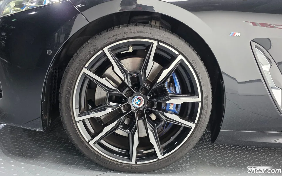 BMW 8 Series M850i xDrive 2022 — thumbnail 2