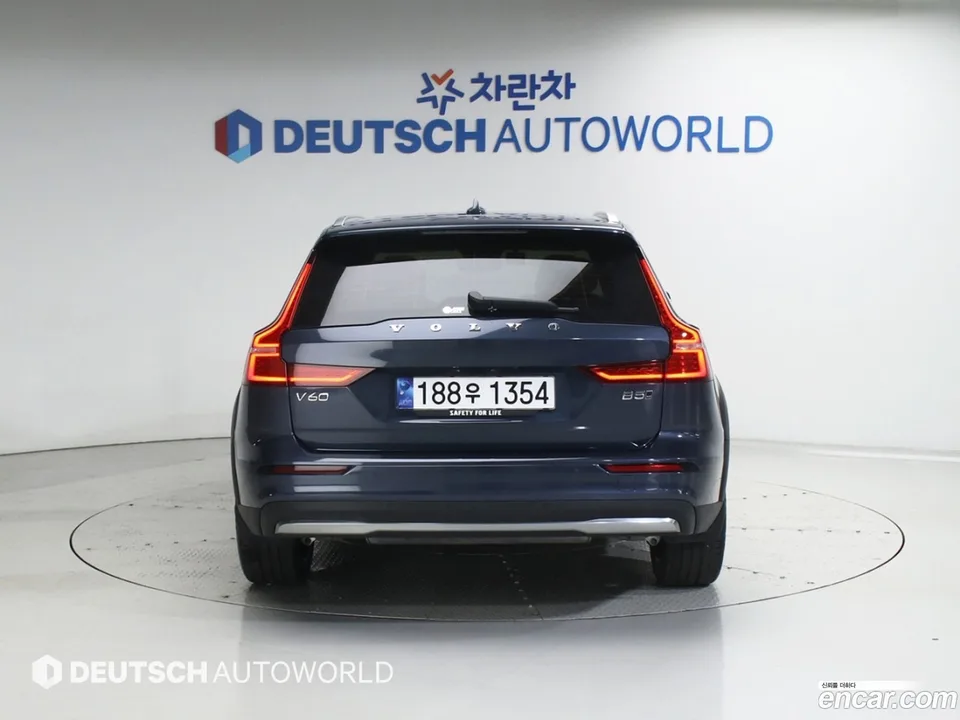 Volvo V60 Cross Country B5 AWD 2024 — thumbnail 4