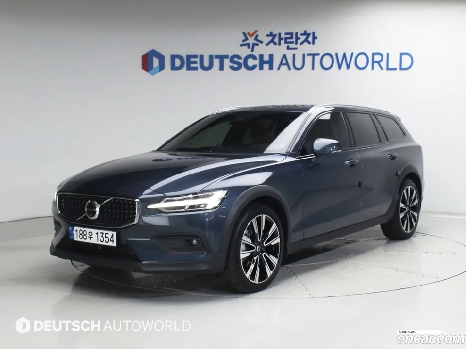 Volvo V60 Cross Country B5 AWD 2024 — photo 1, buy with delivery to Moscow