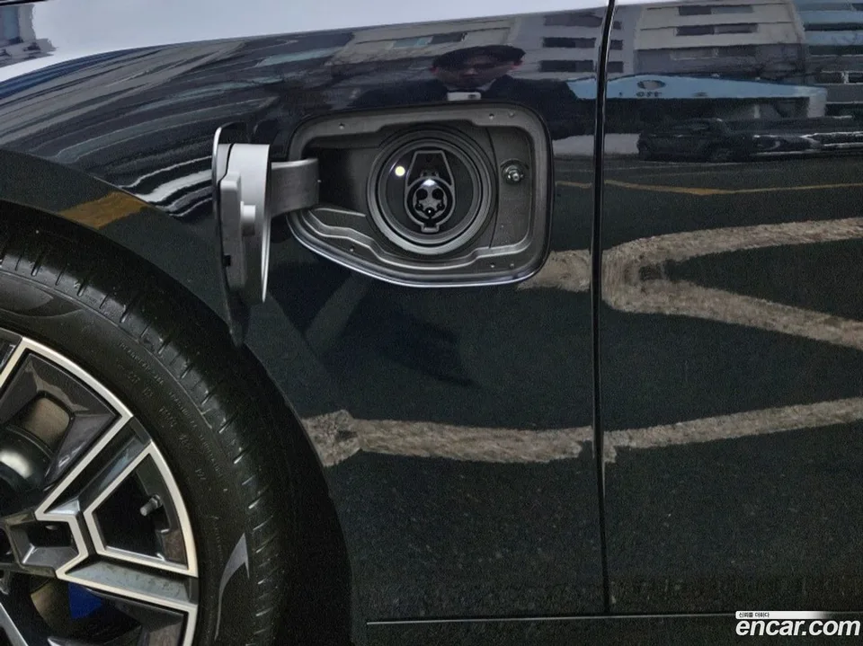 BMW 5 Series 530e xDrive M 2026 — thumbnail 4