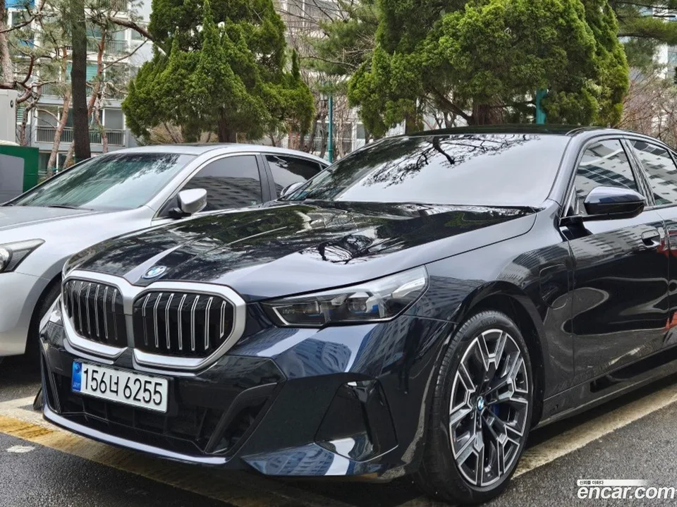 BMW 5 Series 530e xDrive M 2026 — photo 1, buy with delivery to Moscow