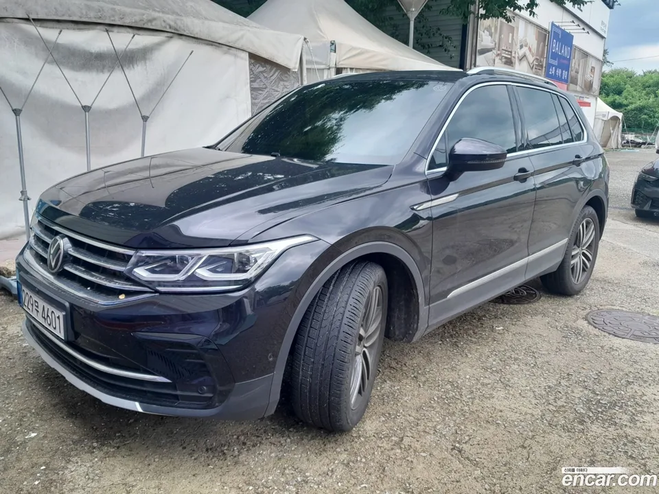 Volkswagen Tiguan 2.0 TDI 2022 — photo 1, buy with delivery to Moscow