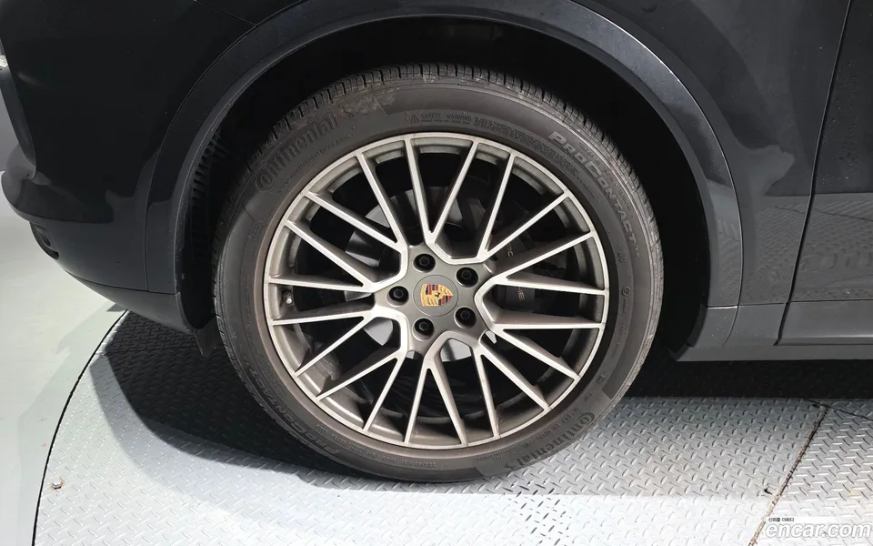 Porsche Cayenne 3.0 2023 — thumbnail 2