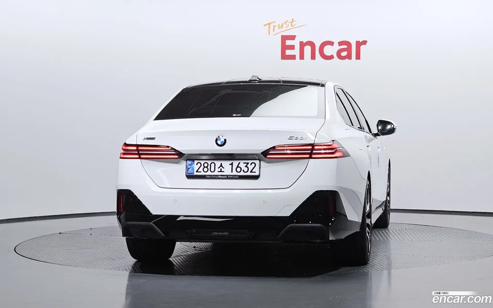 BMW 5 Series 530i xDrive M 2024 — thumbnail 4