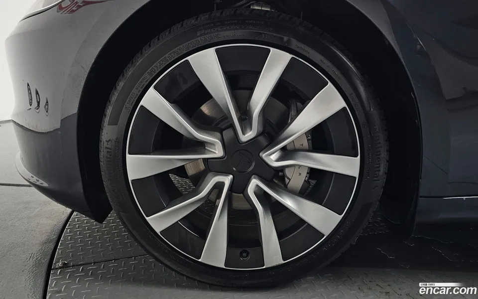 Tesla Model 3 AWD 2025 — thumbnail 5