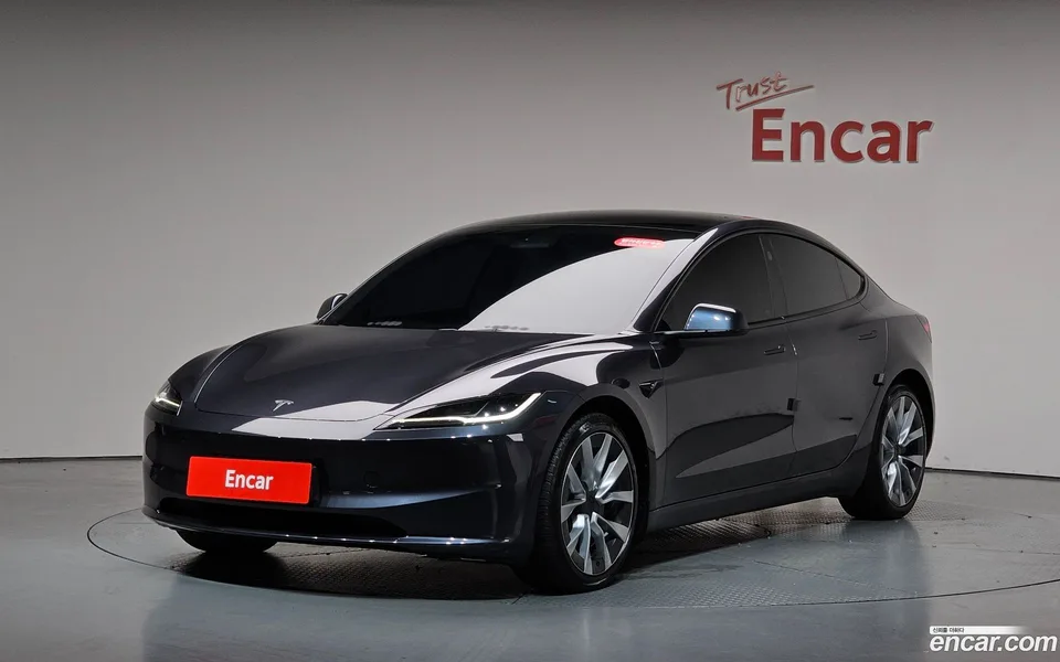 Tesla Model 3 AWD 2025 — photo 1, buy with delivery to Moscow