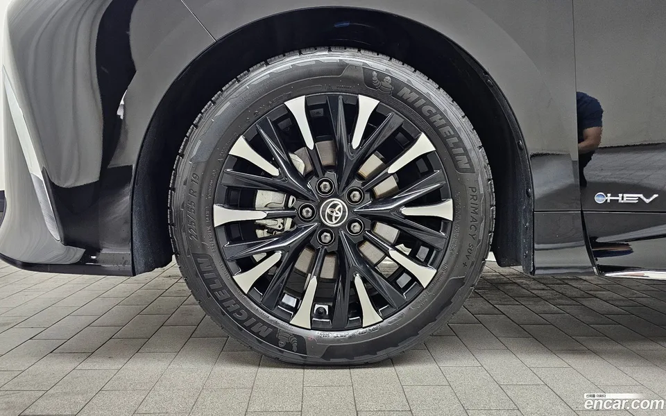 Toyota Alphard 2.5 HEV AWD 2024 — thumbnail 2