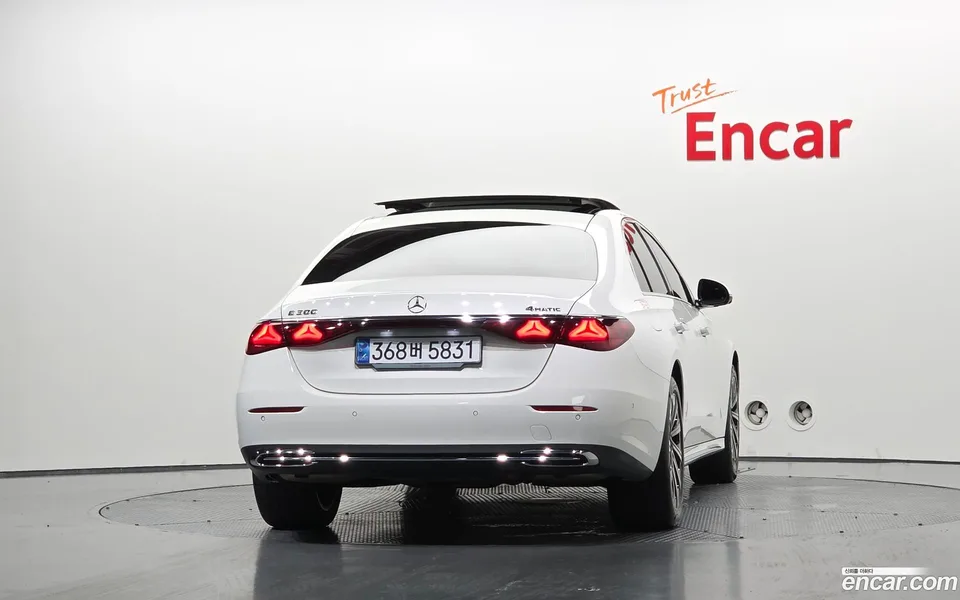 Mercedes-Benz E-Class E300 4MATIC 2024 — миниатюра 4