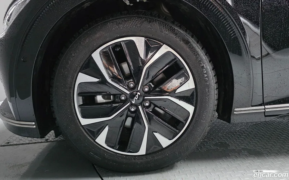 Kia EV6 2023 — thumbnail 2