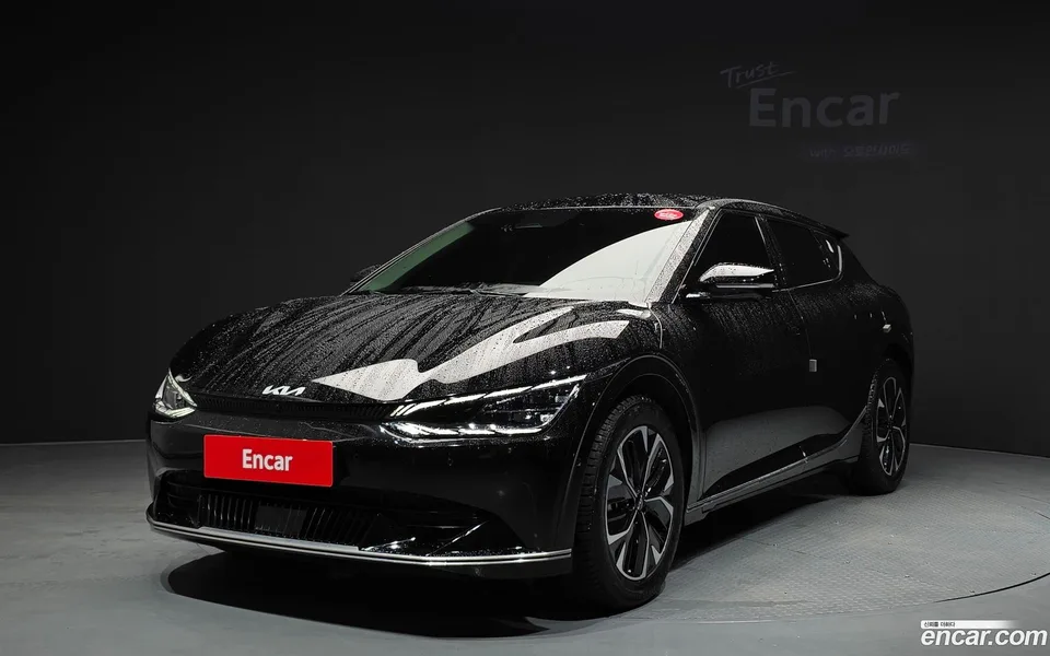 Kia EV6 2023 — photo 1, buy with delivery to Moscow