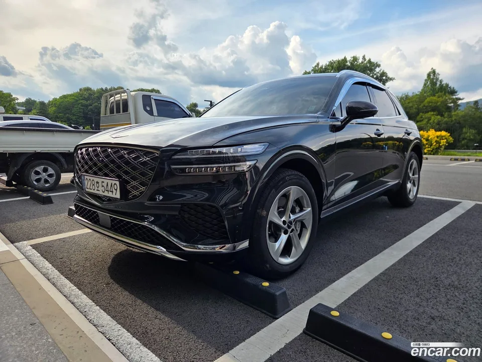 Genesis GV70 2.5T AWD 2025 — photo 1, buy with delivery to Moscow