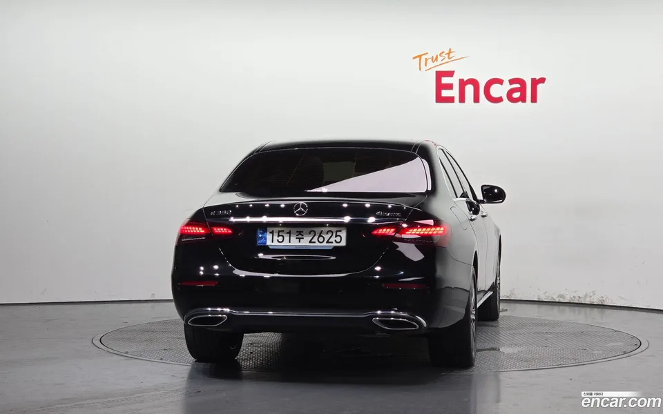Mercedes-Benz E-Class E350 4MATIC 2022 — thumbnail 4