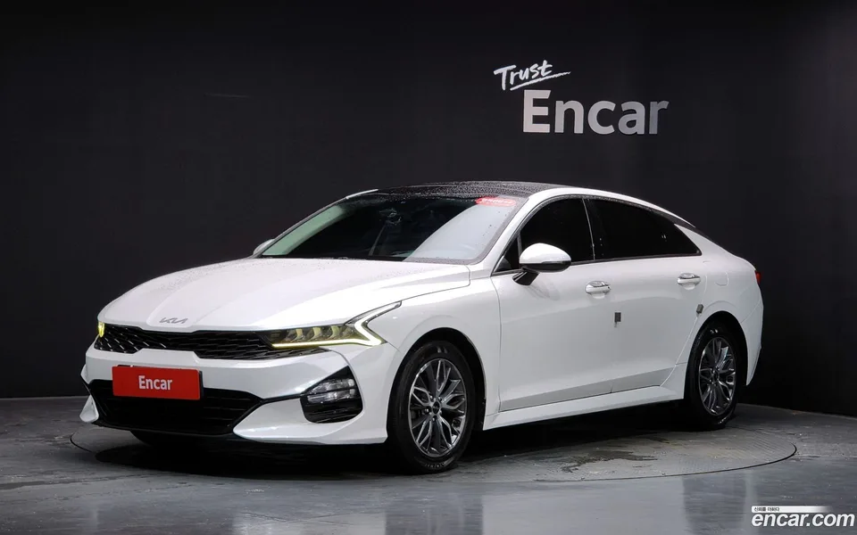 Kia K5 2.0 2022 — photo 1, buy with delivery to Moscow