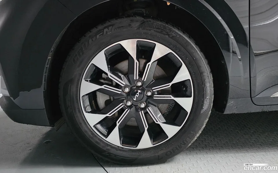 Kia Carnival 9 2023 — thumbnail 2