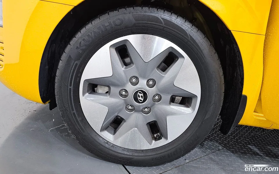 Hyundai Staria L3.5 2023 — thumbnail 2