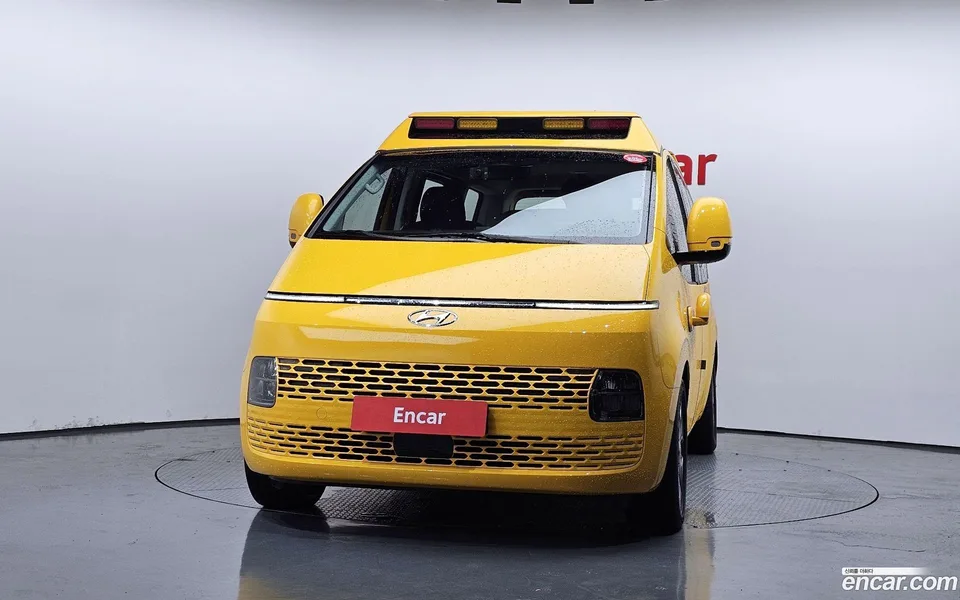 Hyundai Staria L3.5 2023 — thumbnail 3