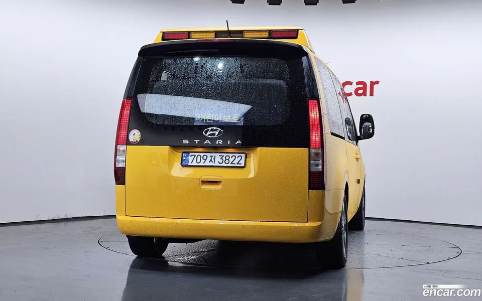 Hyundai Staria L3.5 2023 — thumbnail 4