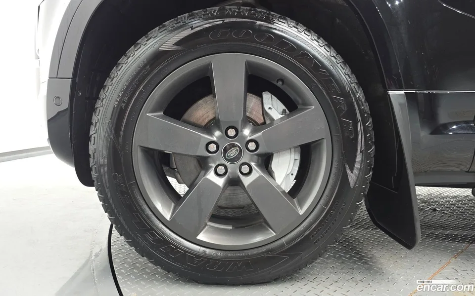 Land Rover Defender 130 P400 X- HSE 2023 — thumbnail 5