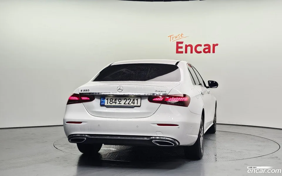 Mercedes-Benz E-Class E350 4MATIC 2022 — thumbnail 4