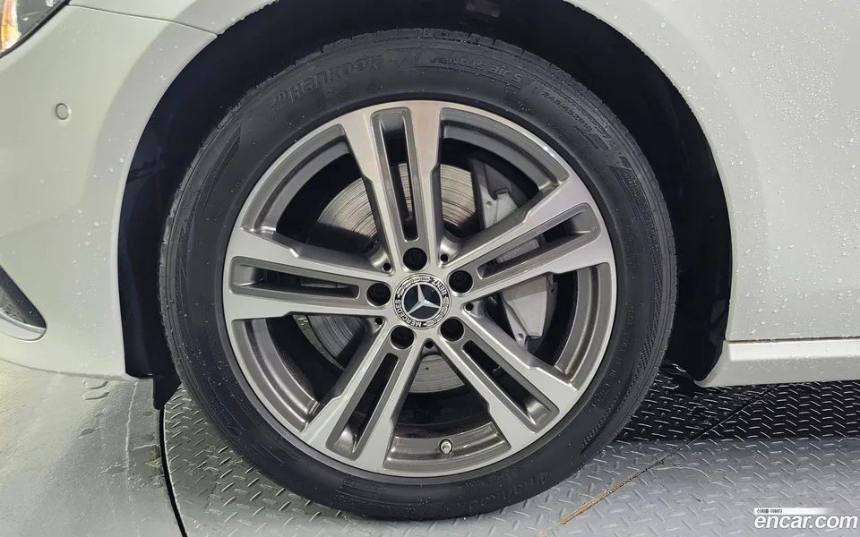 Mercedes-Benz E-Class E350 4MATIC 2022 — thumbnail 5