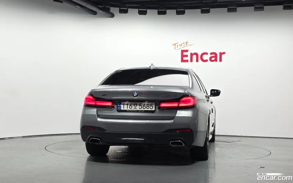 BMW 5 Series 530i xDrive M 2023 — thumbnail 4
