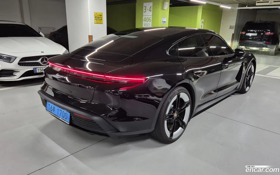 Porsche Taycan 4 2025 — thumbnail 2
