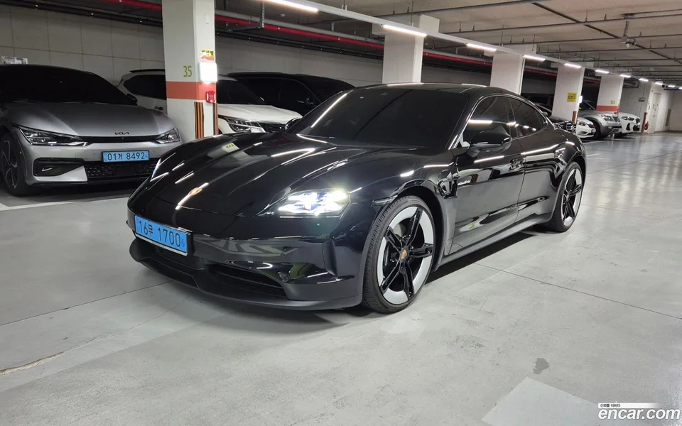 Porsche Taycan 4 2025 — photo 1, buy with delivery to Moscow
