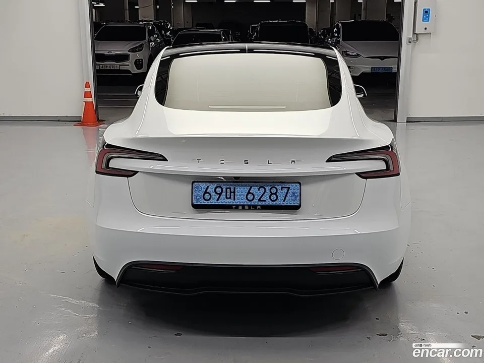 Tesla Model 3 RWD 2025 — thumbnail 3