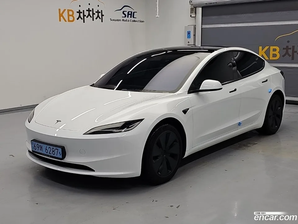 Tesla Model 3 RWD 2025 — photo 1, buy with delivery to Moscow
