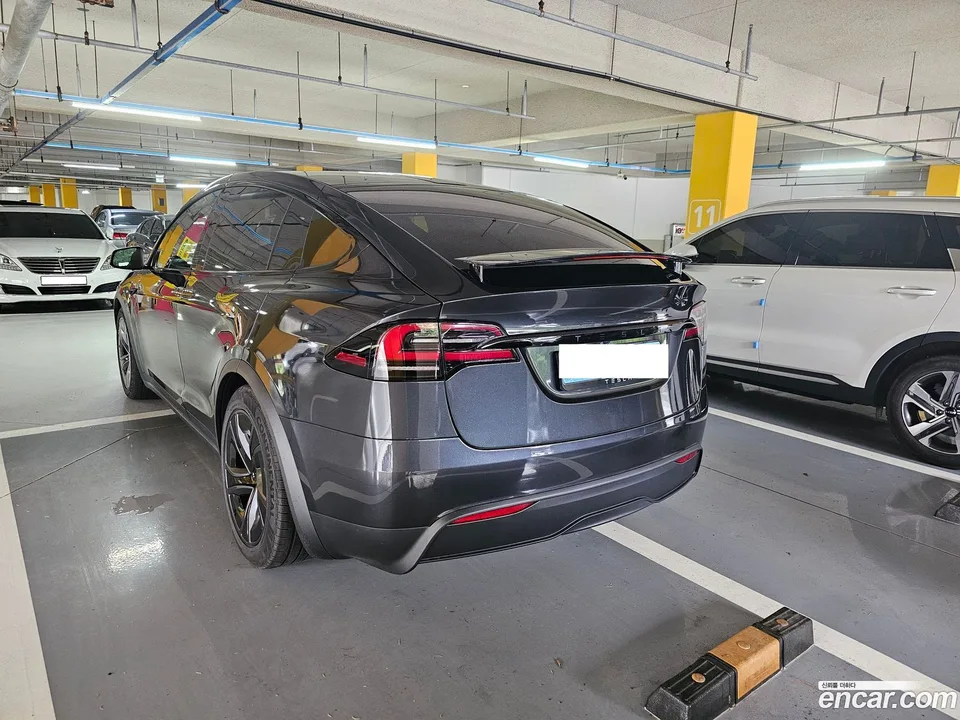 Tesla Model X 2026 — thumbnail 3