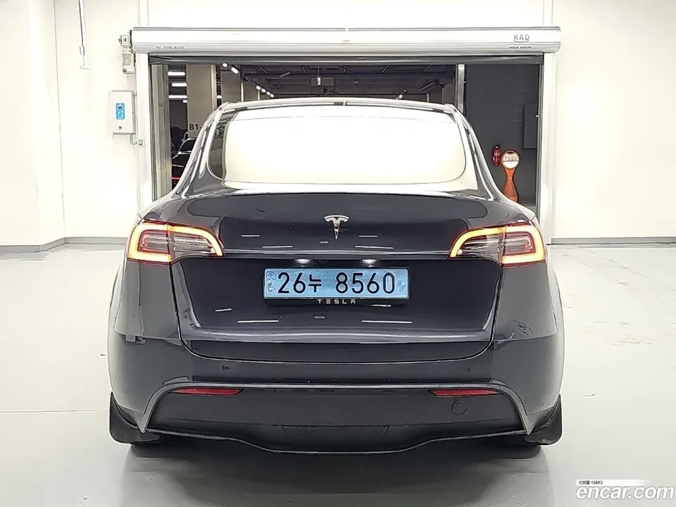 Tesla Model Y RWD 2025 — thumbnail 4