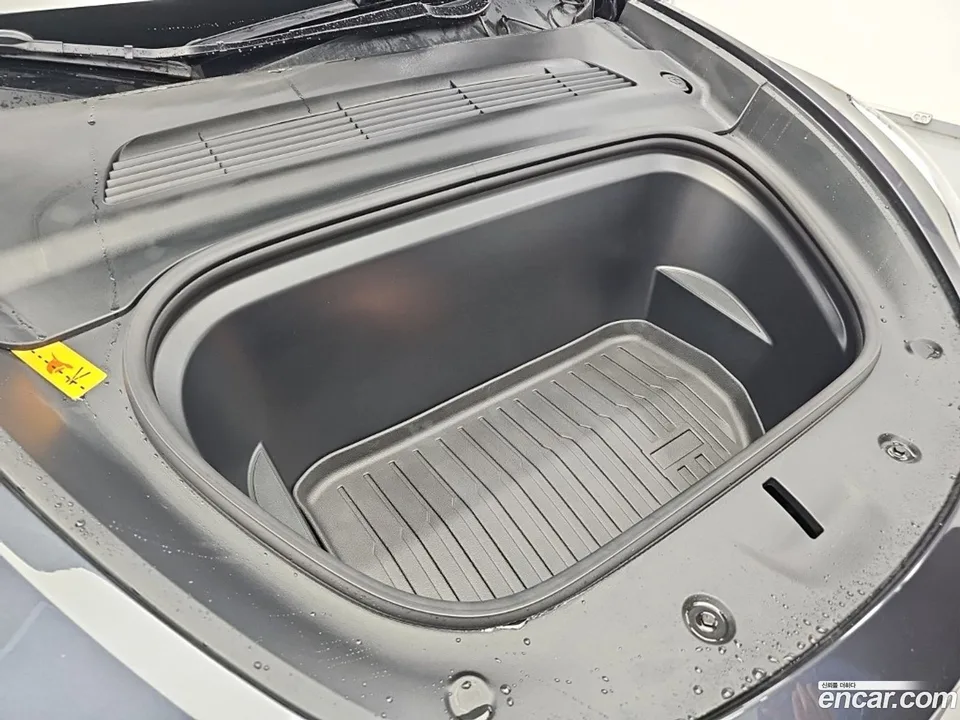 Tesla Model Y RWD 2025 — thumbnail 5