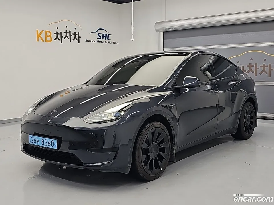 Tesla Model Y RWD 2025 — photo 1, buy with delivery to Moscow