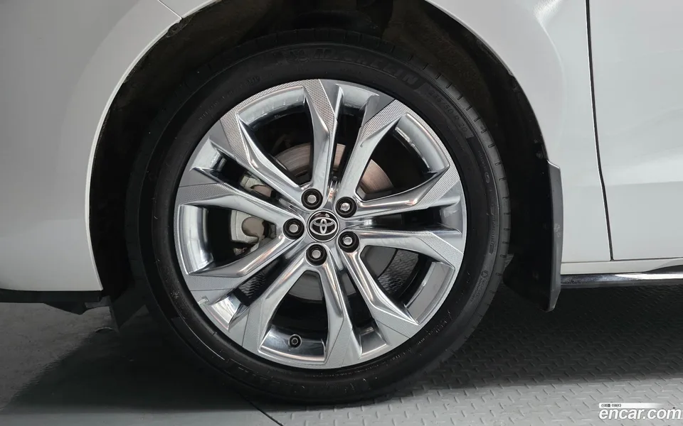 Toyota Sienna 2.5 2WD 2023 — thumbnail 2
