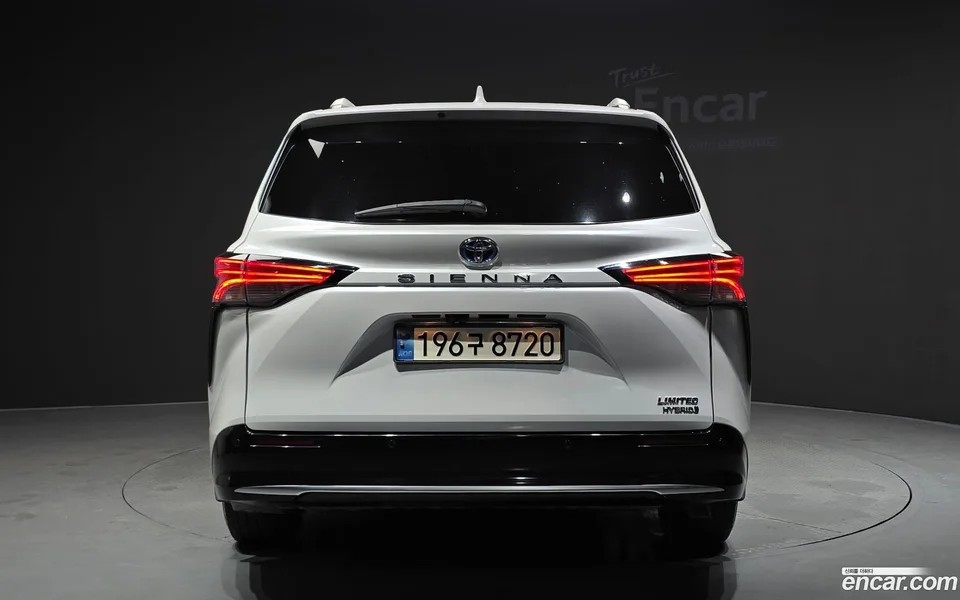 Toyota Sienna 2.5 2WD 2023 — thumbnail 4