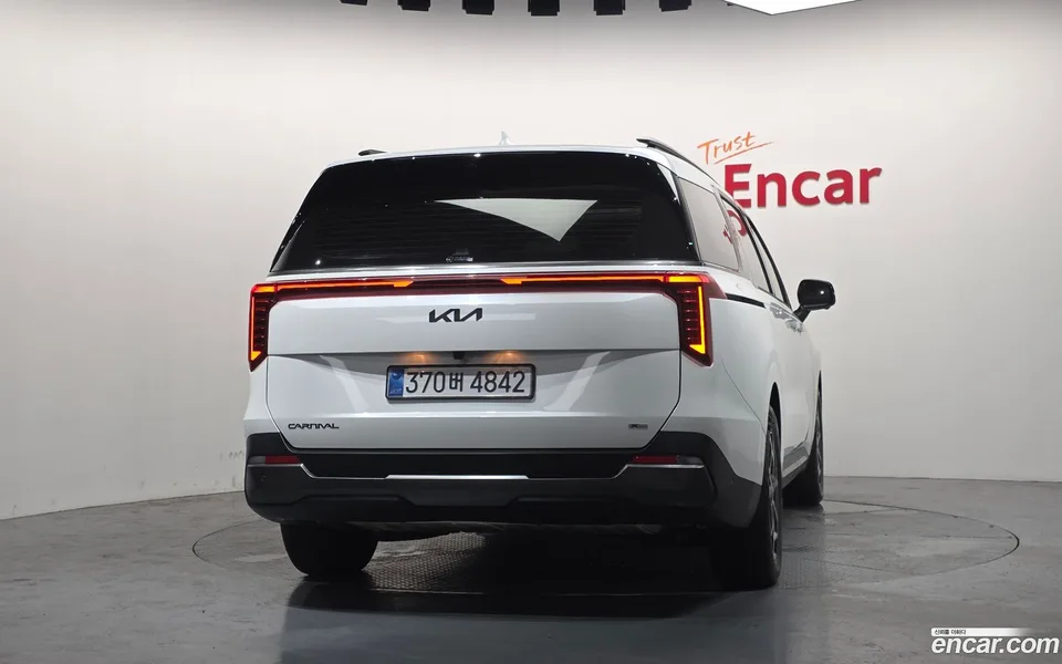 Kia Carnival 9 X Line 2025 — thumbnail 4