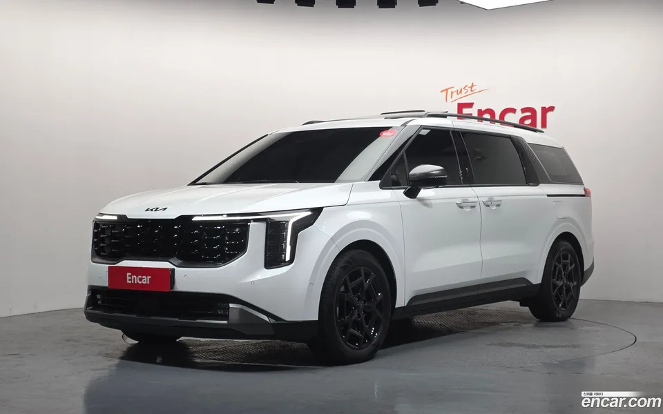 Kia Carnival 9 X Line 2025 — photo 1, buy with delivery to Moscow