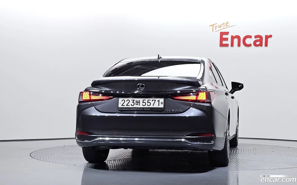 Lexus ES 300h 2023 — миниатюра 4