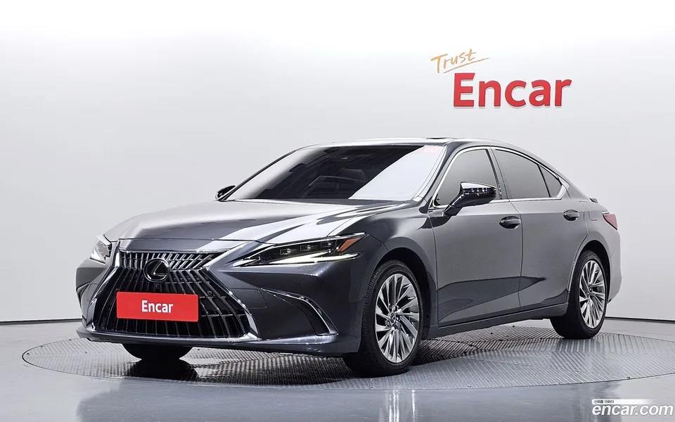 Lexus ES 300h 2023 — фото 1, купить с доставкой в Москву