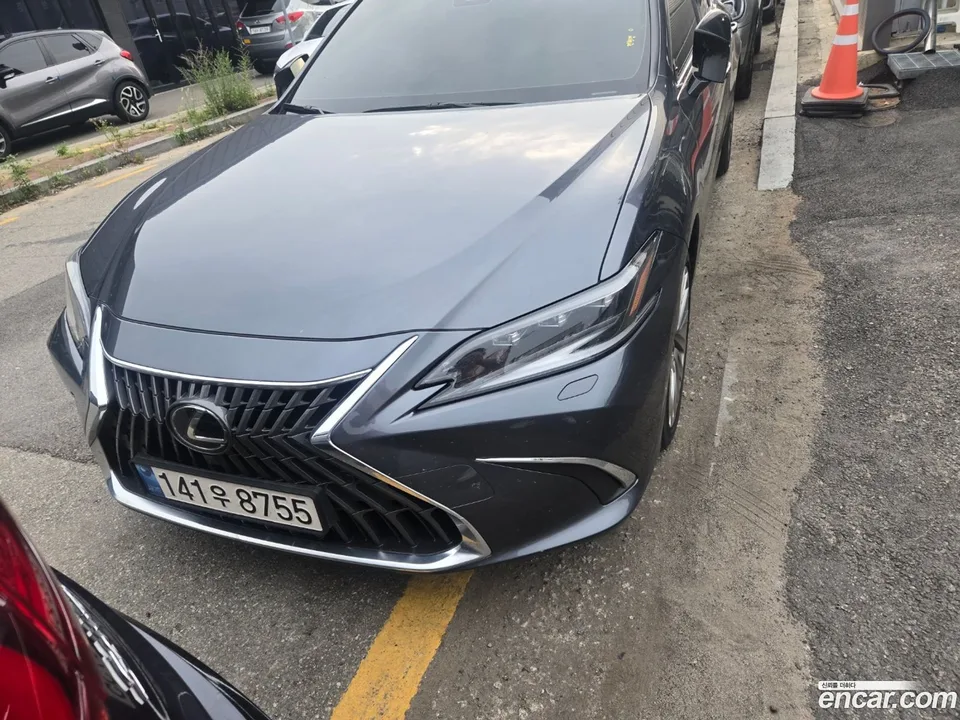 Lexus ES 300h 2024 — photo 1, buy with delivery to Moscow