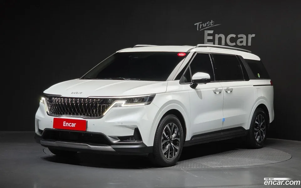 Kia Carnival 9 2022 — photo 1, buy with delivery to Moscow